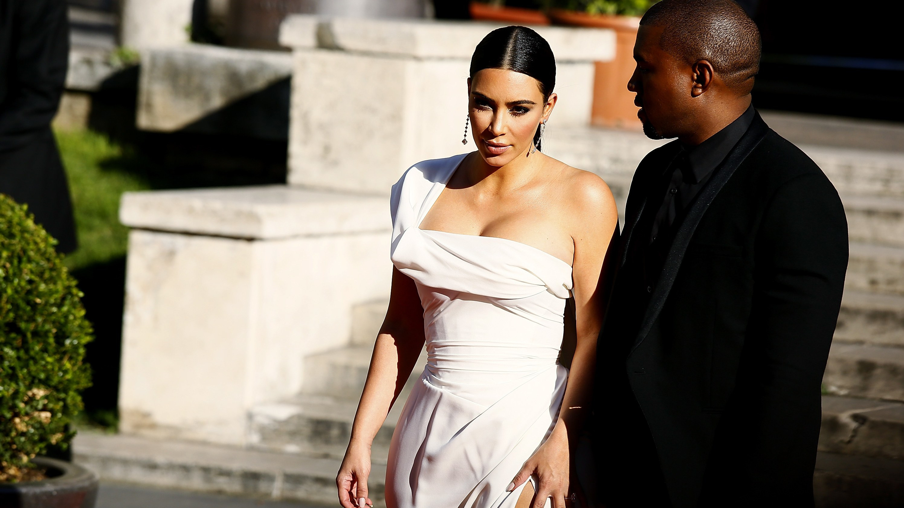 Kim Kardashian eşinden dert yandı: Kanye kafayı yediye takmış! - Sayfa 1