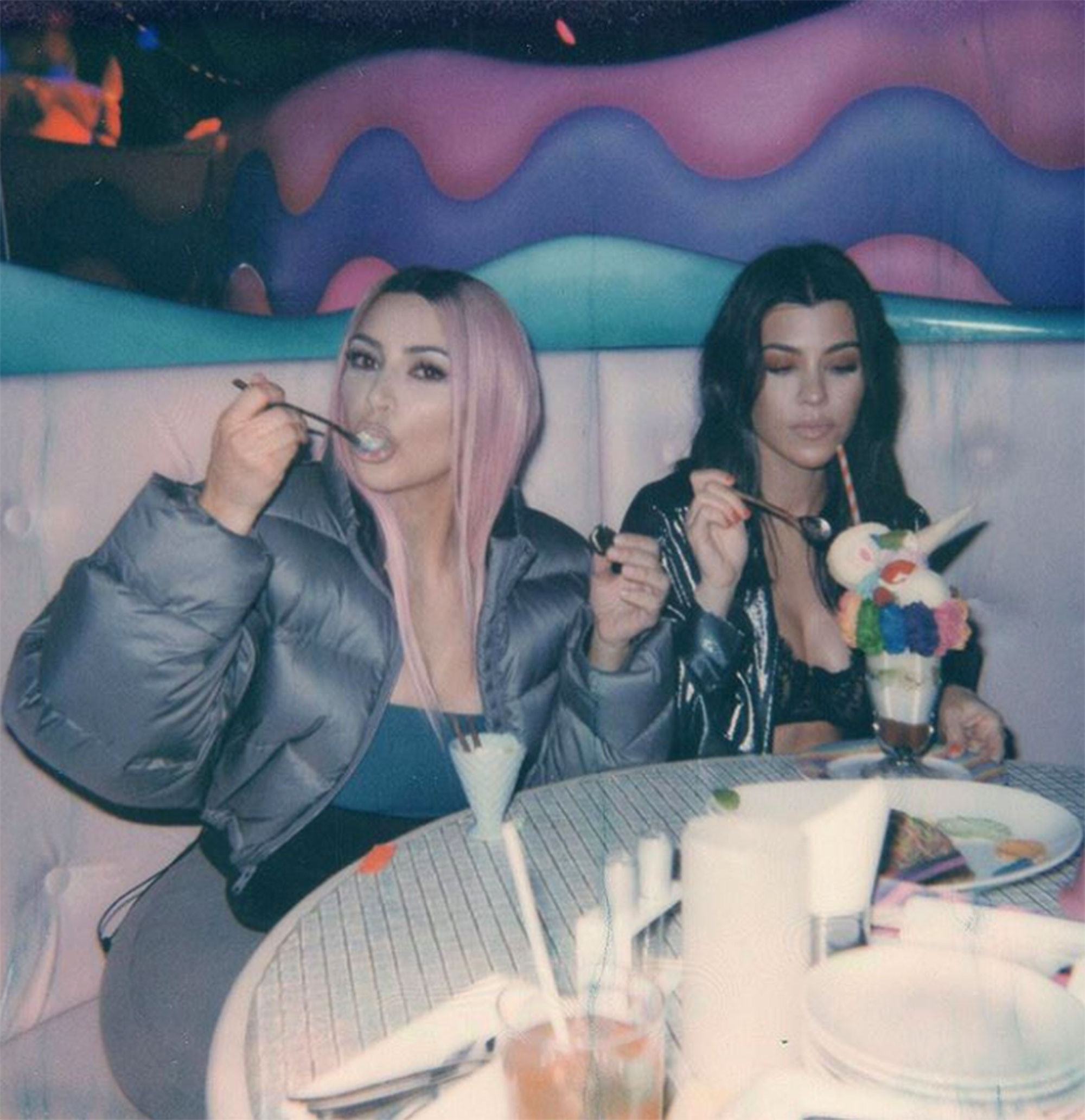 Kim Kardashian çıplak yemek yedi - Sayfa 1